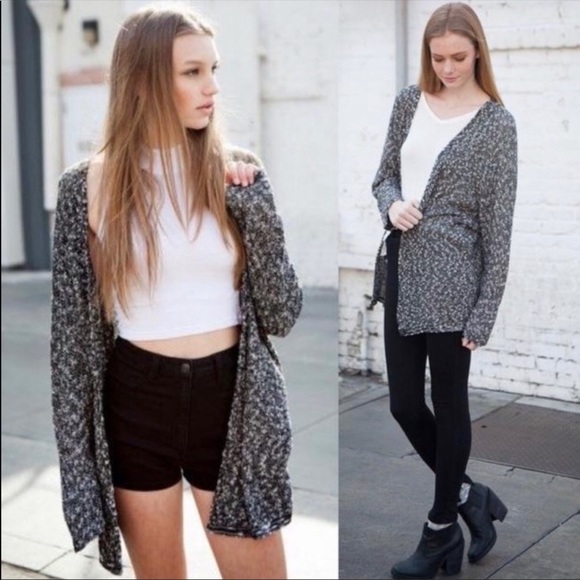 🛍3/$35🛍 ⭐️HP⭐️Brandy Melville Caroline Cardigan - Picture 6 of 8